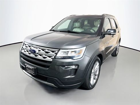Used 2018 Ford Explorer XLT w/ Equipment Group 202A image 3