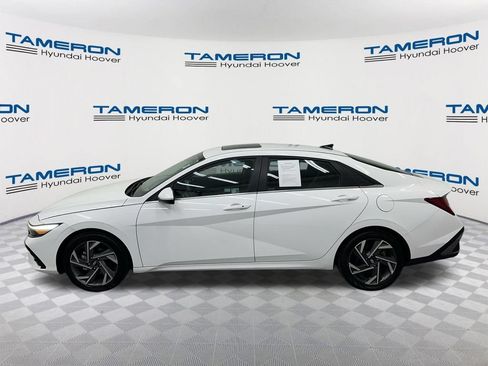Used 2025 Hyundai Elantra SEL FWD image 2