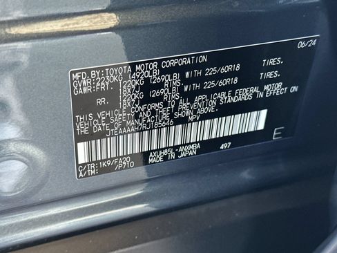 Used 2024 Toyota Venza LE AWD/4WD image 26