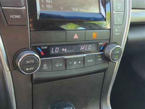 Used 2015 Toyota Camry LE FWD image 20