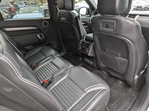 Used 2023 Land Rover Discovery S R-Dynamic image 30