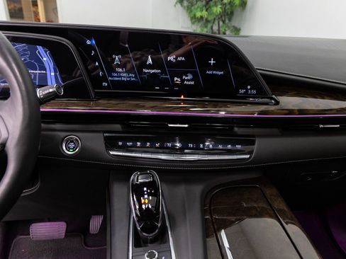 Used 2022 Cadillac Escalade Sport Platinum w/ LPO, ONYX Package image 18