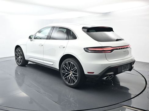 Certified 2025 Porsche Macan AWD/4WD image 3