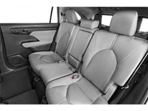 Used 2024 Toyota Highlander LE AWD/4WD image 13