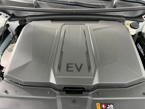 Used 2025 Hyundai Ioniq 5 SEL image 36