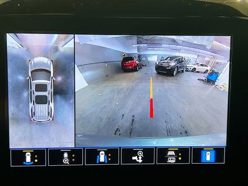 Used 2023 Chevrolet Traverse High Country image 10