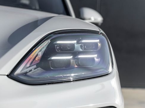 Certified 2026 Porsche Cayenne Coupe AWD/4WD image 17