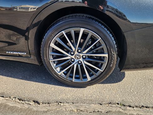 Used 2022 Lexus ES 300h w/ Premium Package image 8