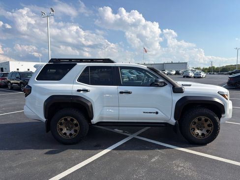 Used 2025 Toyota 4Runner Trailhunter AWD/4WD image 9