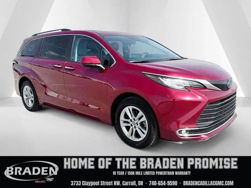 Used 2022 Toyota Sienna XLE w/ XLE Plus Package image 1