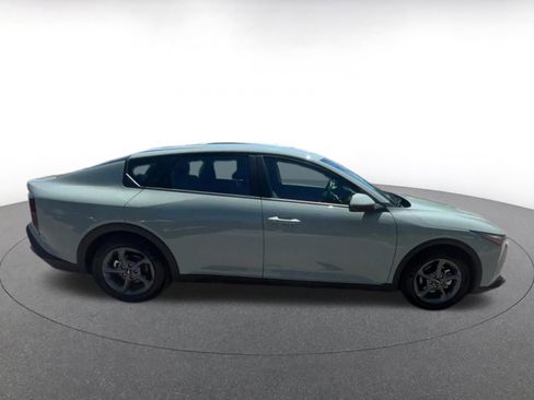 Used 2025 Kia K4 LXS image 16