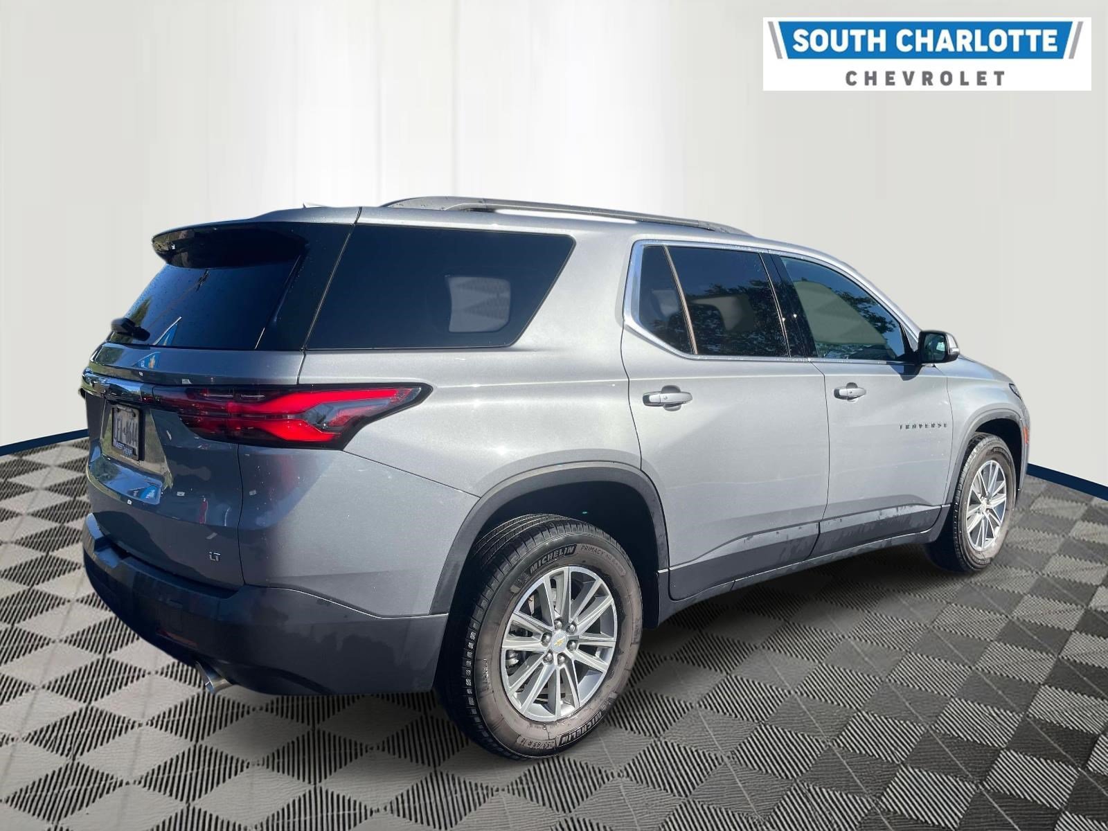 Used 2023 Chevrolet Traverse LT AWD/4WD image 2