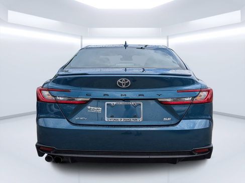 Used 2025 Toyota Camry SE FWD image 5