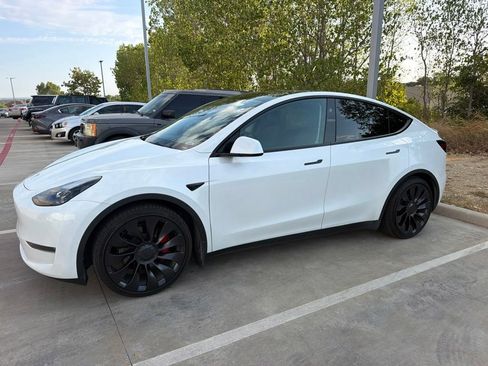 Used 2023 Tesla Model Y Performance AWD/4WD image 14