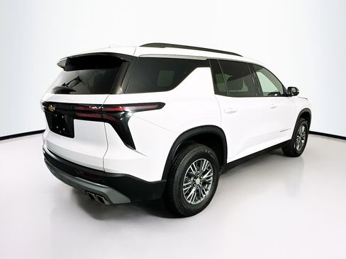Used 2025 Chevrolet Traverse LT image 9