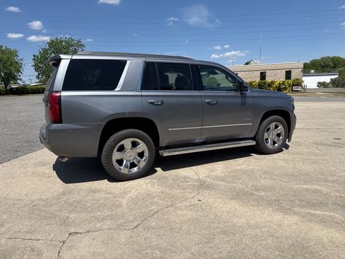 Used 2018 Chevrolet Tahoe LT w/ LT Signature Package image 5
