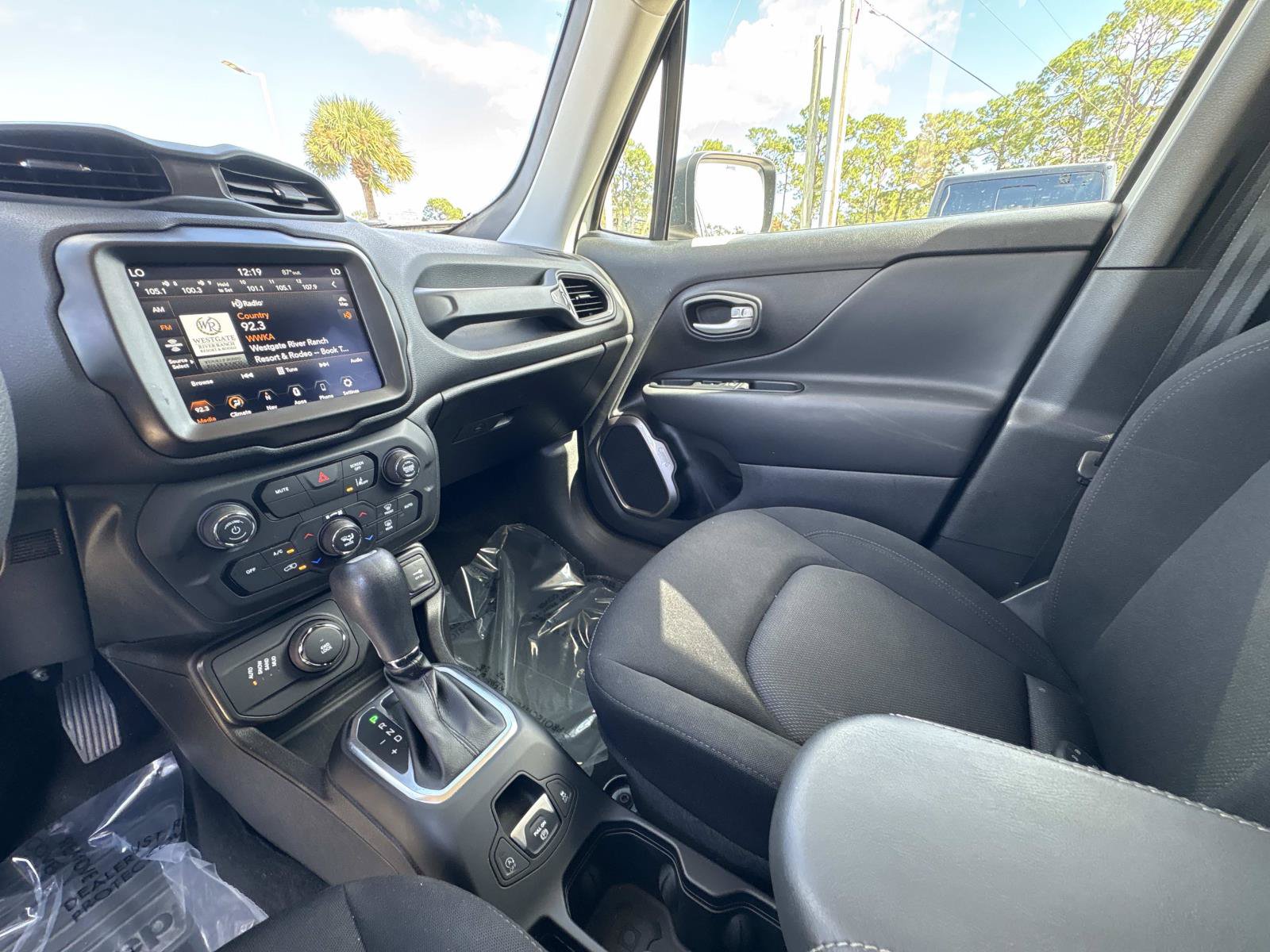 Certified 2023 Jeep Renegade Latitude AWD/4WD image 25