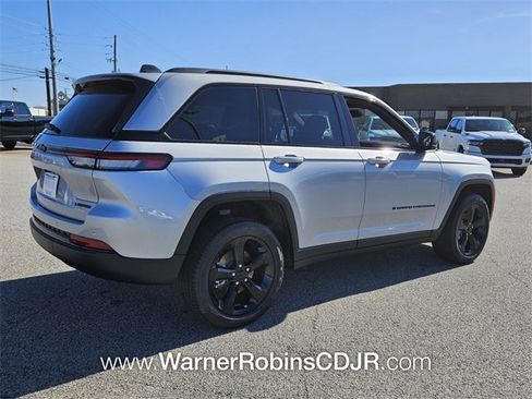 New 2025 Jeep Grand Cherokee Limited w/ Black Appearance Package image 14