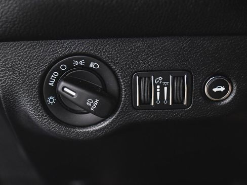 Used 2016 Dodge Challenger R/T Scat Pack w/ Leather Interior Group image 22