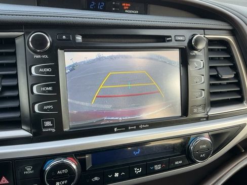 Used 2018 Toyota Highlander Limited image 17