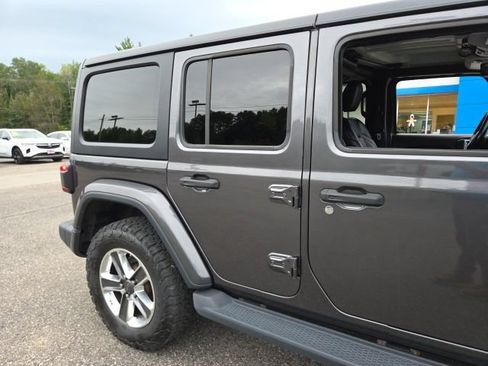 Used 2020 Jeep Wrangler Unlimited Sahara w/ Dual Top Group AWD/4WD image 12