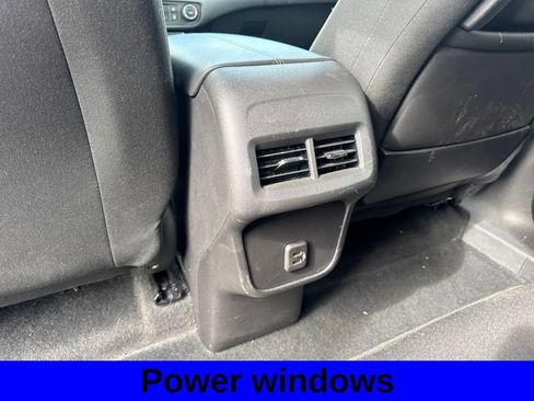 Used 2024 GMC Terrain SLE AWD/4WD image 8