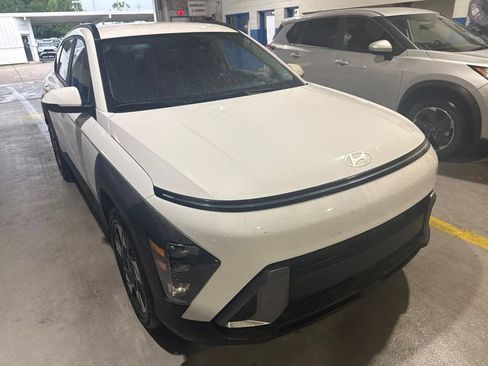 Used 2025 Hyundai Kona SEL FWD image 3