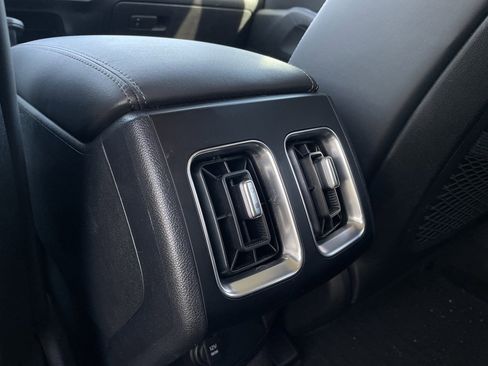 Used 2025 Kia Sorento S image 26