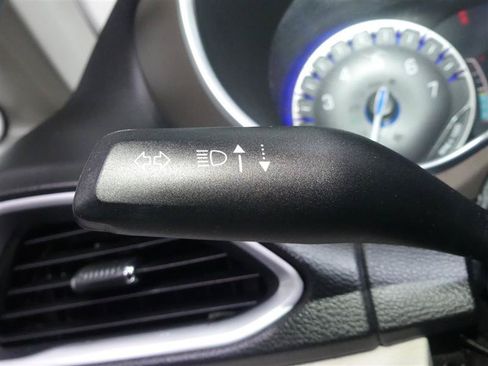 Used 2018 Chrysler Pacifica Touring-L Plus w/ Advanced Safetytec Group FWD image 32