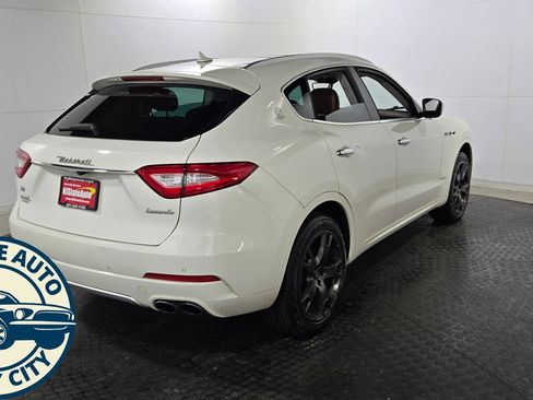Used 2019 Maserati Levante GranLusso AWD/4WD image 7