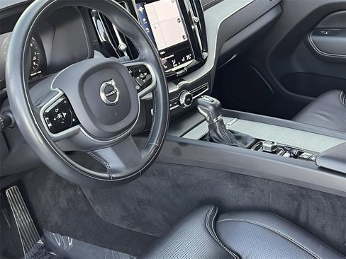 Used 2021 Volvo XC60 T5 Inscription image 3