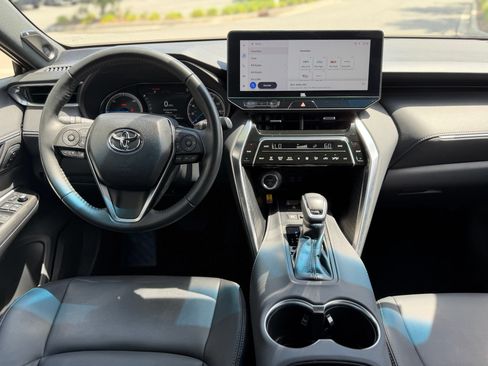 Used 2024 Toyota Venza XLE AWD/4WD image 18