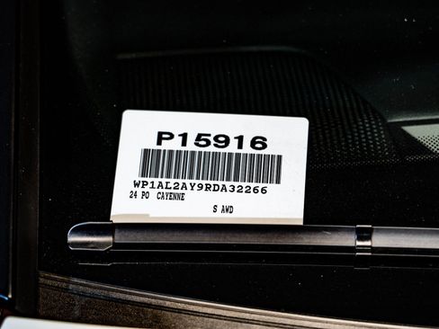 Certified 2024 Porsche Cayenne S AWD/4WD image 28
