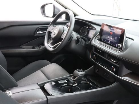 Used 2024 Nissan Rogue SV FWD image 27