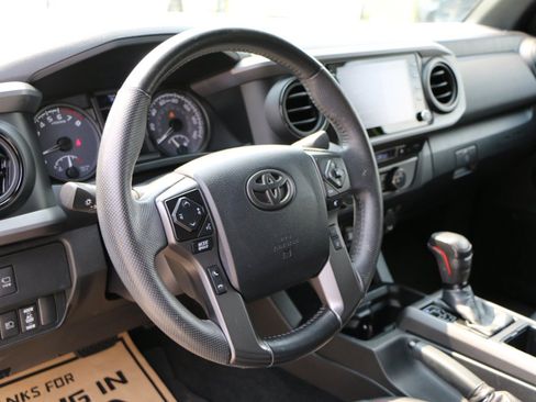 Used 2022 Toyota Tacoma SR5 AWD/4WD image 19