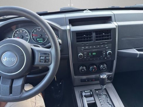 Used 2011 Jeep Liberty Sport image 16