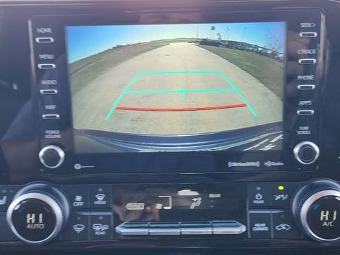 Used 2021 Toyota Highlander XLE image 22