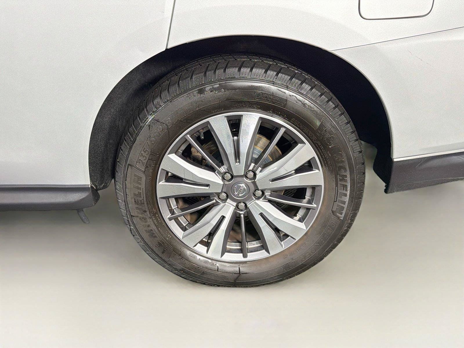 Used 2019 Nissan Pathfinder SV AWD/4WD image 34
