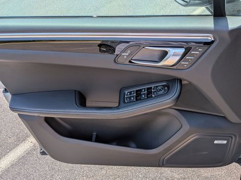 Certified 2025 Porsche Macan Turbo AWD/4WD image 22