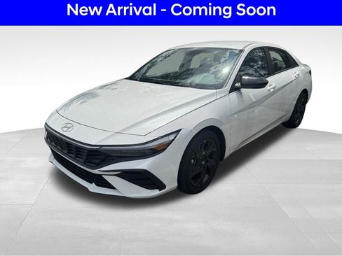 Used 2026 Hyundai Elantra Sport FWD image 2