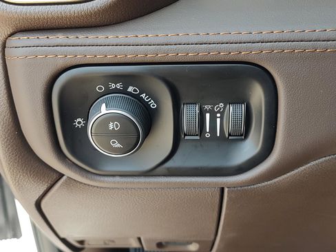 New 2025 RAM 2500 Limited image 25