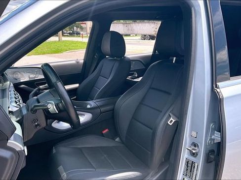 Used 2025 Mercedes-Benz GLS 450 4MATIC image 17