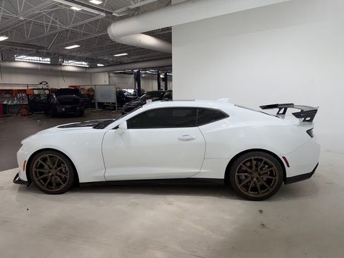 Used 2018 Chevrolet Camaro ZL1 RWD image 5