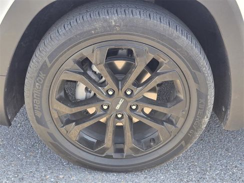 Used 2021 GMC Terrain SLE w/ Elevation Edition image 9