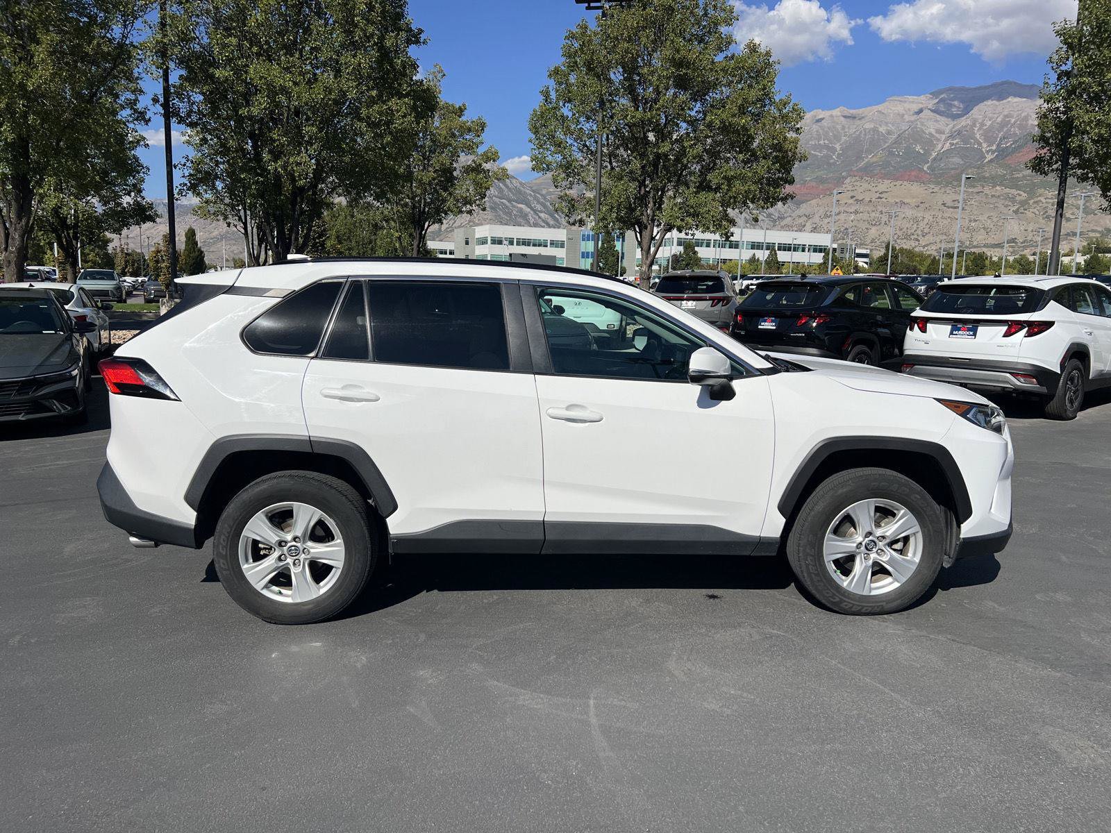 Used 2020 Toyota RAV4 XLE AWD/4WD image 4