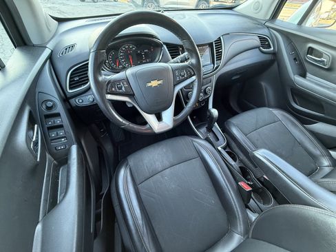 Used 2019 Chevrolet Trax LT w/ LT Convenience Package image 14