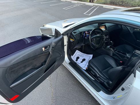 Used 2014 Hyundai Genesis 3.8 image 11