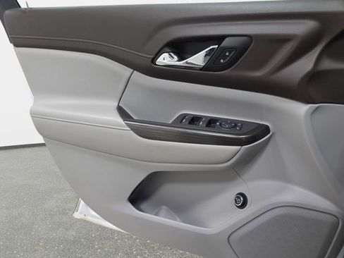 Used 2020 GMC Acadia SLT FWD image 25