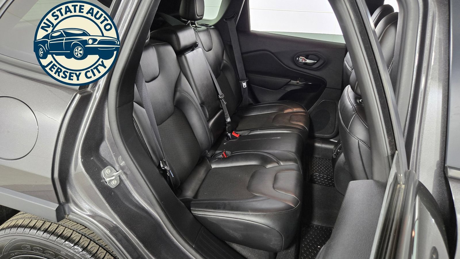 Used 2021 Jeep Cherokee Latitude Plus w/ Sun & Sound Group AWD/4WD image 38