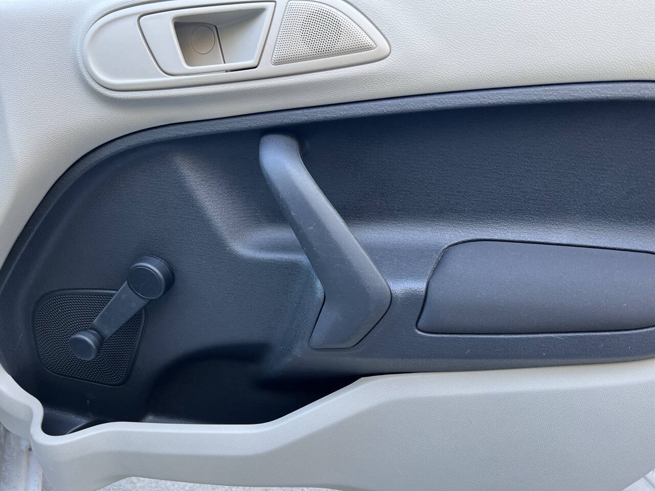 Used 2012 Ford Fiesta S FWD image 23